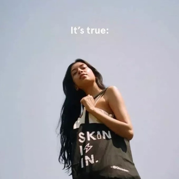 🆕 GLOSSIER Black Canvas Tote Bag "Skin is In" - Picture 2 of 8